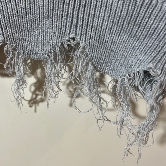 Poly & Esther Daisy Fringed V-Neck Sweater - Picture 7 of 10